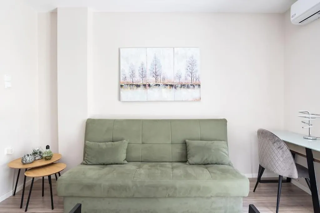 Sunny Retro Apartment Near Centre Thessaloniki