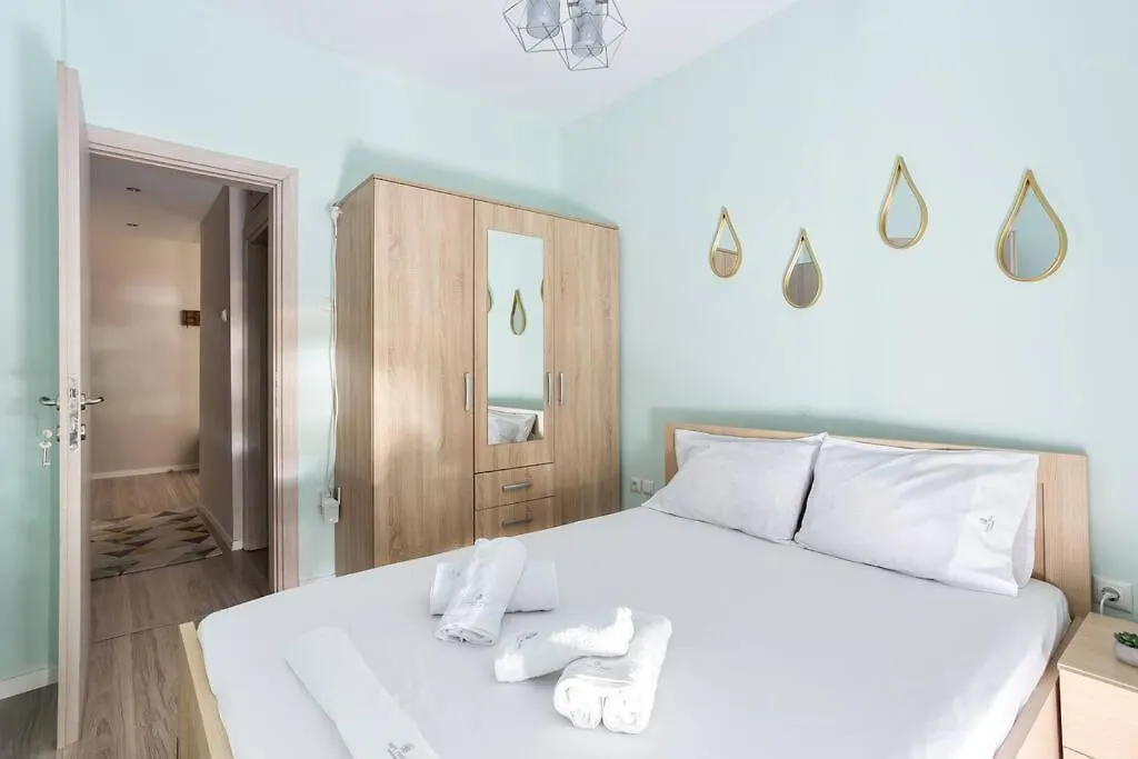 Sunny Retro Apartment Near Centre Thessaloniki