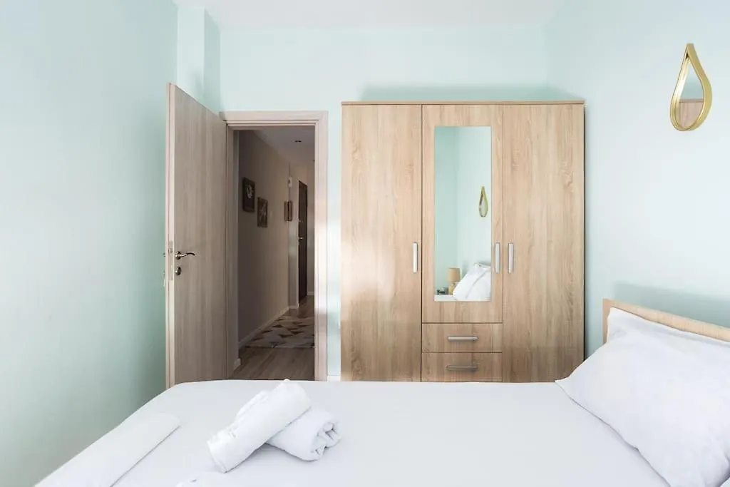 Sunny Retro Apartment Near Centre Thessaloniki 0*,